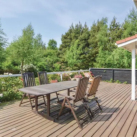 2 Bedroom Gorgeous In Holiday home