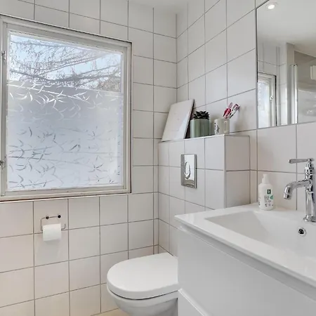 2 Bedroom Gorgeous In Holiday home